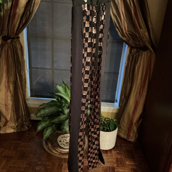 2pc black and gold sequin jogging set. - Picture 9 of 11